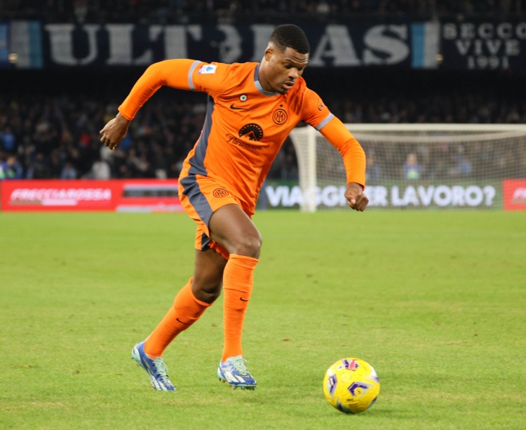 开云体育下载入口-赫拉芬贝赫盛赞邓弗里斯本赛季表现卓越，具备角逐金球奖实力