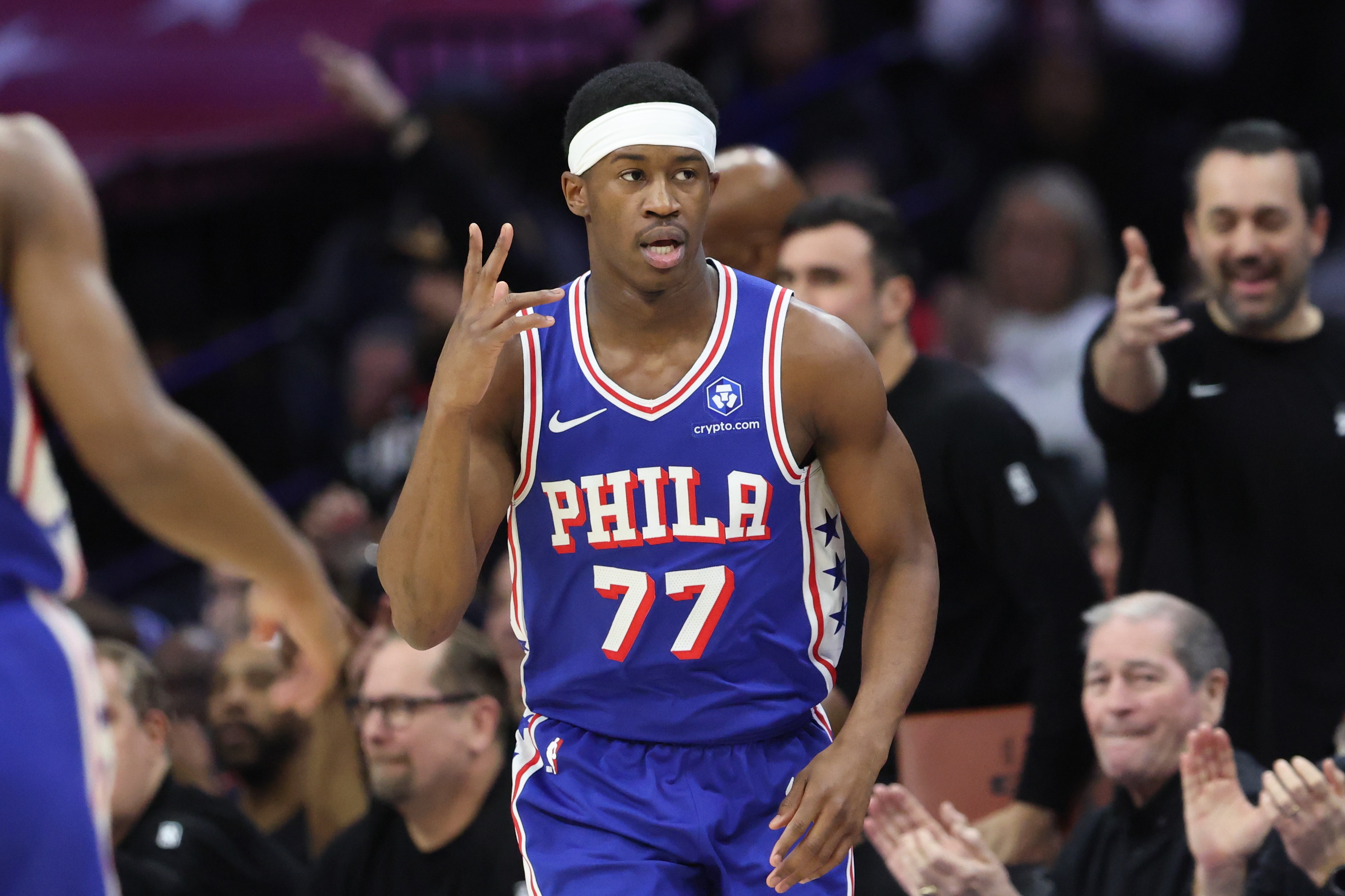 开云体育下载网页版-豪气胆边生！埃奇库姆关键中投&amp;砍18分12板2帽 篮板生涯新高